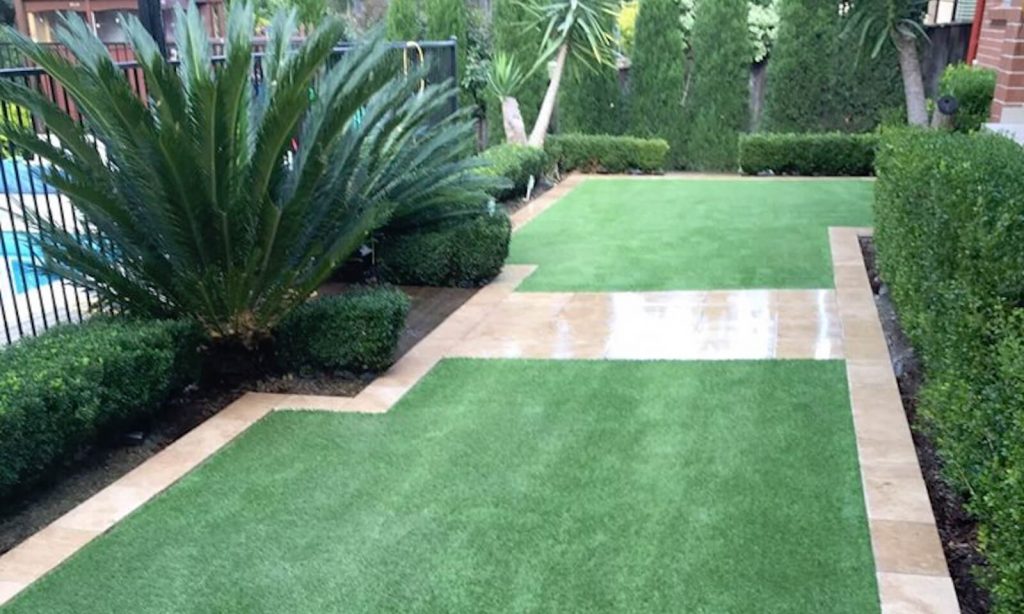 Stonedge Gardens Castle Hill Synthetic Lawn - Green Lawn and Garden Hedges